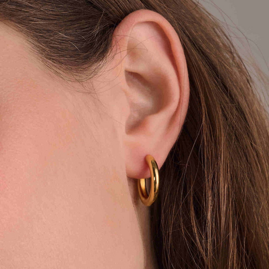 18K Gold Plated Carrara Pianura Medio Medium Hoop Earrings