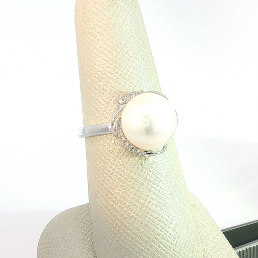 14 Karat White Pearl Swirl Ring