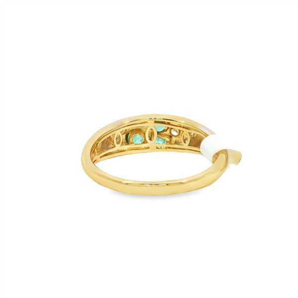 14K Satin Scattered Flush-Set Emerald Fashion Ring