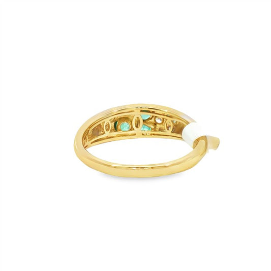 14K Satin Scattered Flush-Set Emerald Fashion Ring